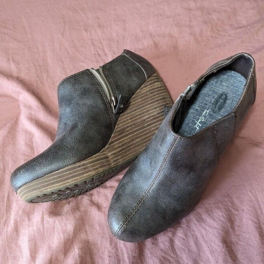 Women's Dr Scholls Wedge heel Brown Leather Bootie, side zip shoes, Size 7.5 M